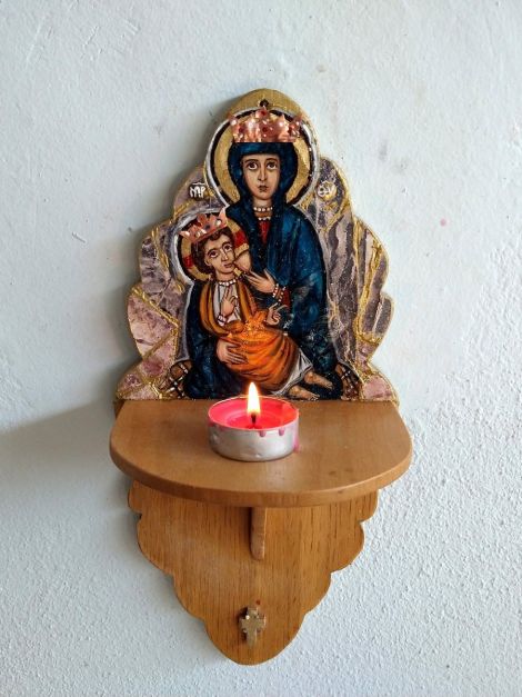 Home shrine of Madonna Incaldana